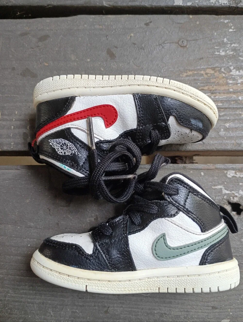 Nike Air Jordan 1 Retro Mid GS Youth Size 6C Multi-Color Swoosh 554725-052